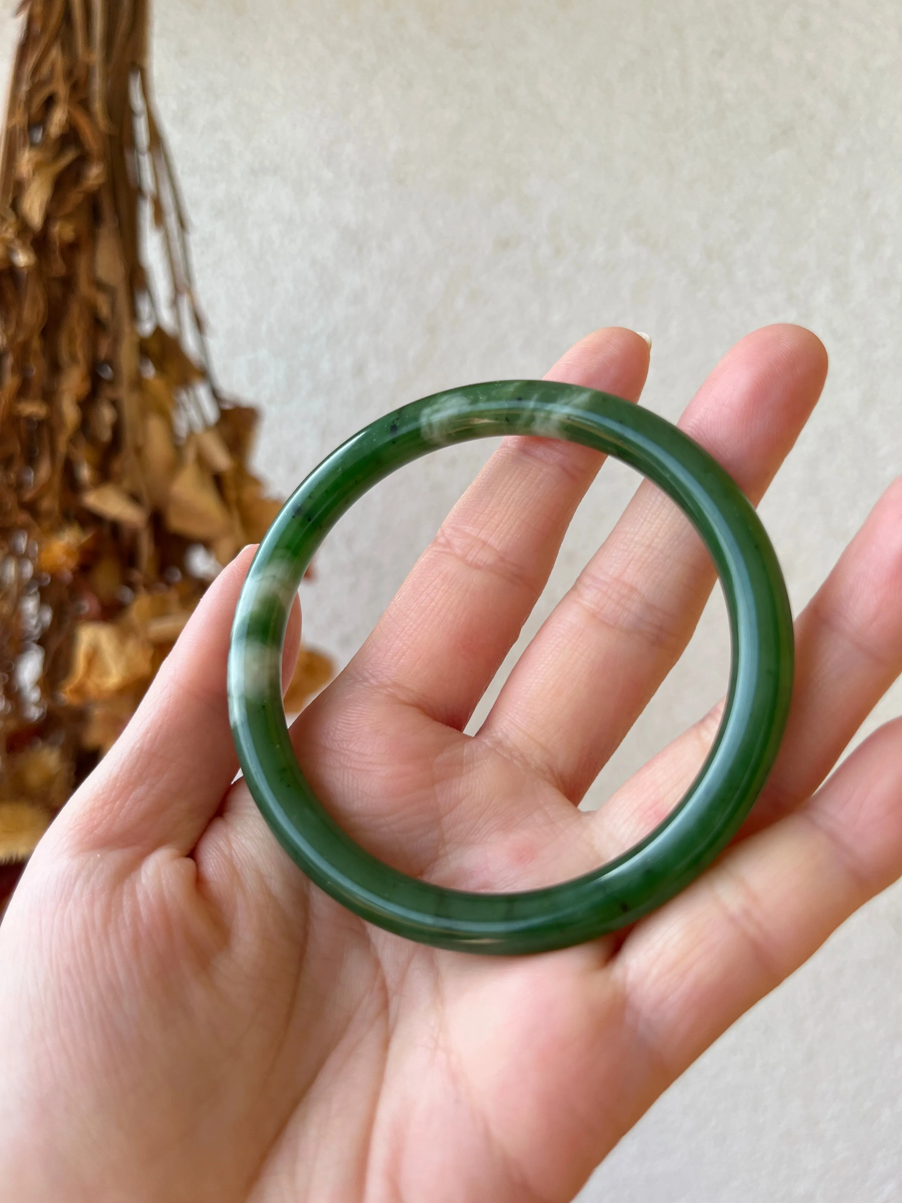 Green Hetian Jade Slim Bangle 57mm，碧玉细圆条手镯