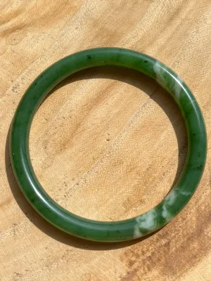 Green Hetian Jade Slim Bangle 57mm，碧玉细圆条手镯