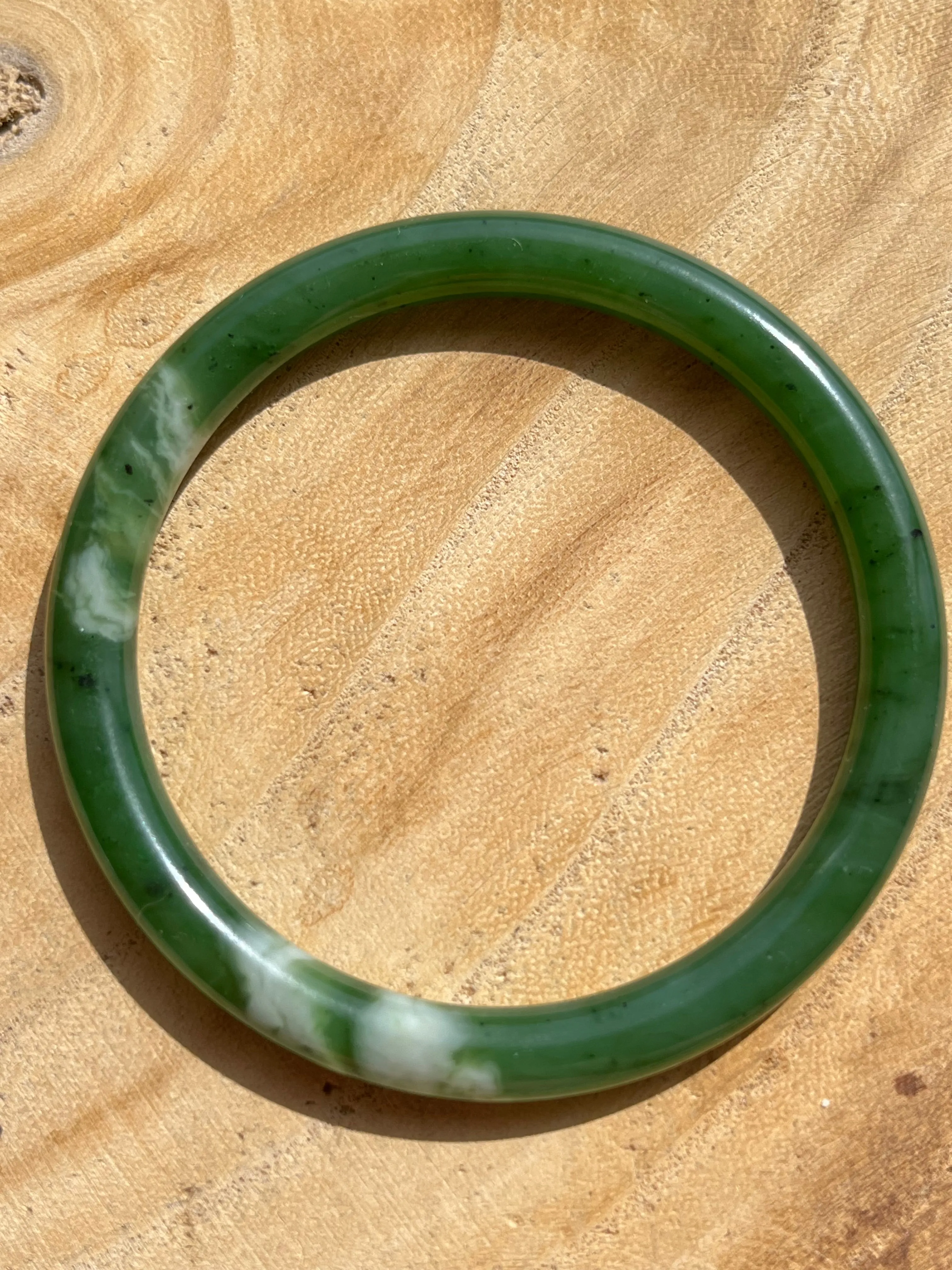 Green Hetian Jade Slim Bangle 57mm，碧玉细圆条手镯